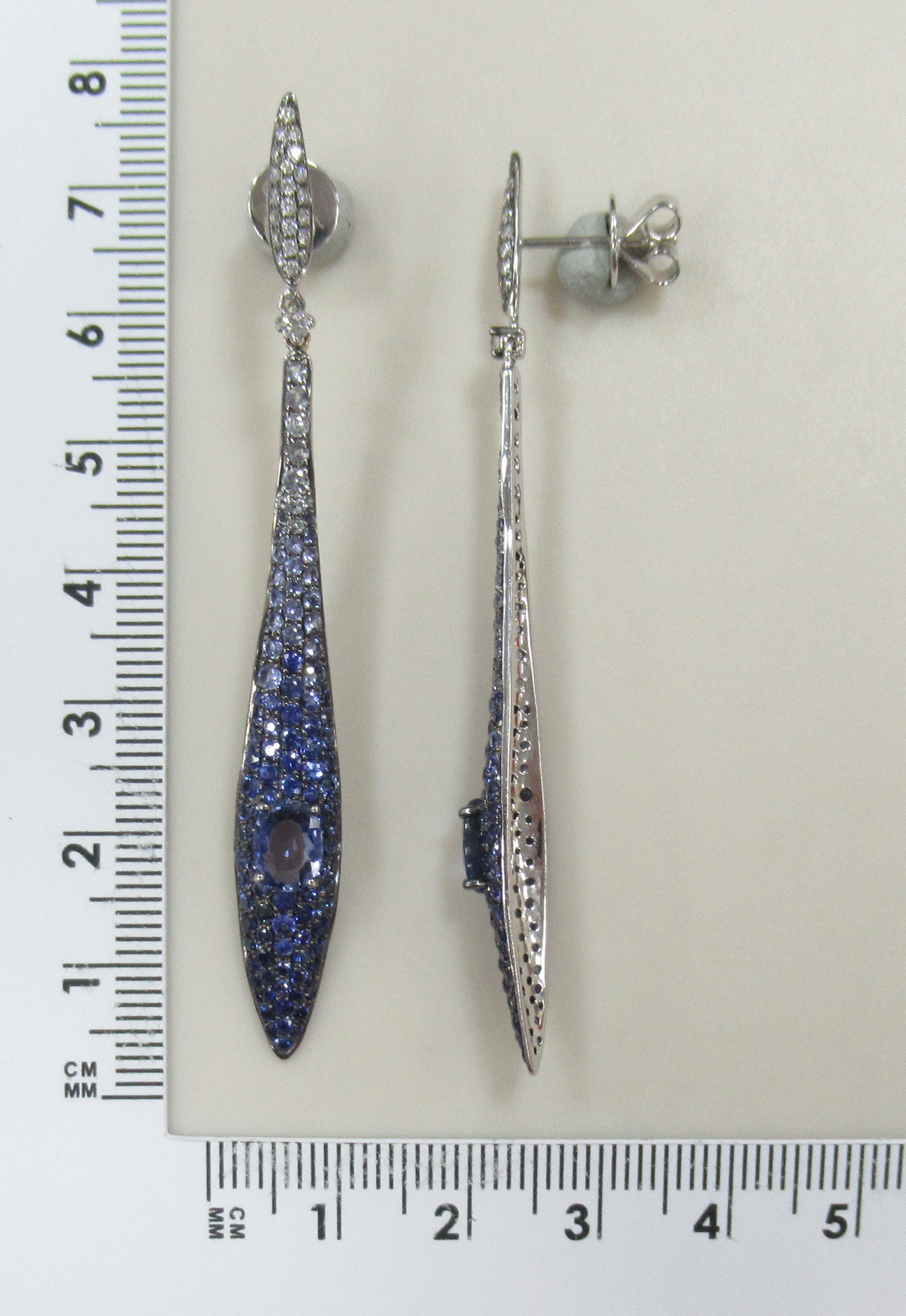 Серьги из белого золота с сапфирами